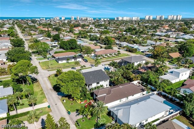 715 102nd AVE N, Naples, FL 34108