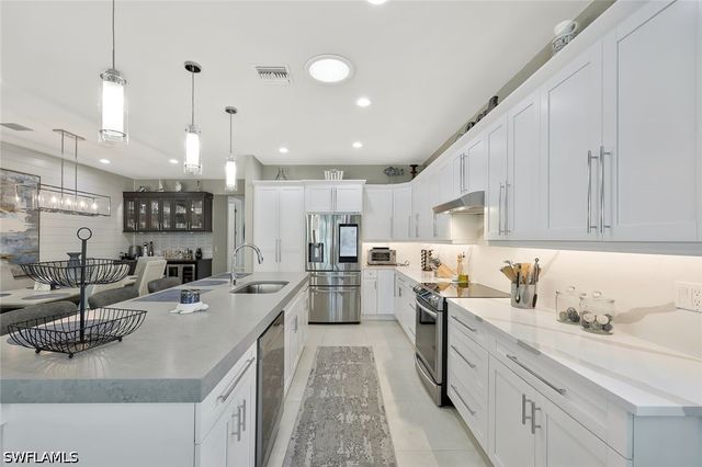 715 102nd AVE N, Naples, FL 34108