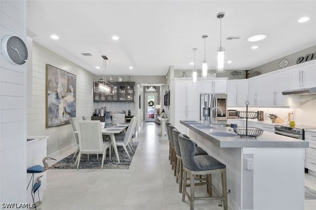 715 102nd AVE N, Naples, FL 34108
