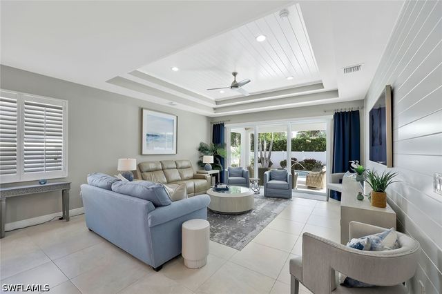 715 102nd AVE N, Naples, FL 34108