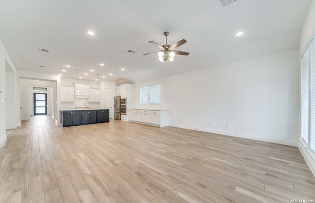 335 Alpine Lks, New Braunfels, TX 78130