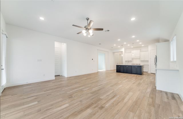 335 Alpine Lks, New Braunfels, TX 78130