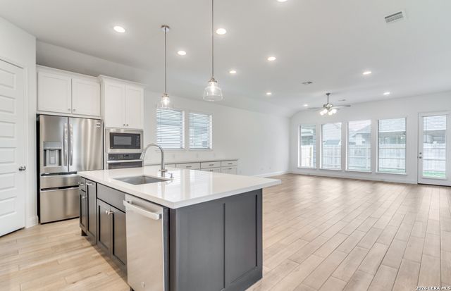335 Alpine Lks, New Braunfels, TX 78130
