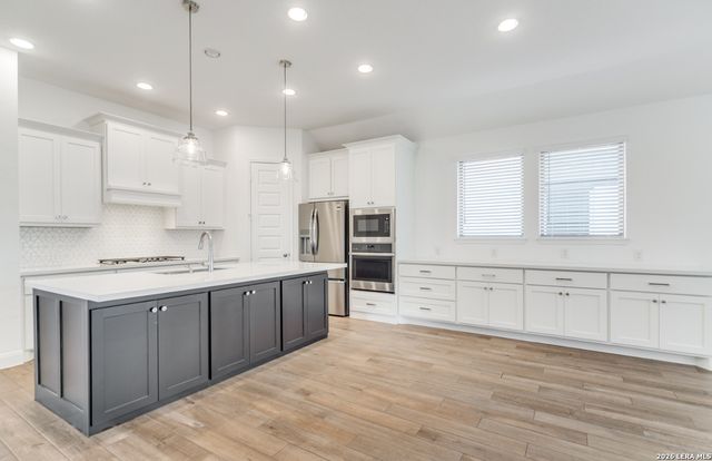 335 Alpine Lks, New Braunfels, TX 78130
