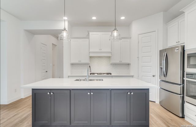 335 Alpine Lks, New Braunfels, TX 78130
