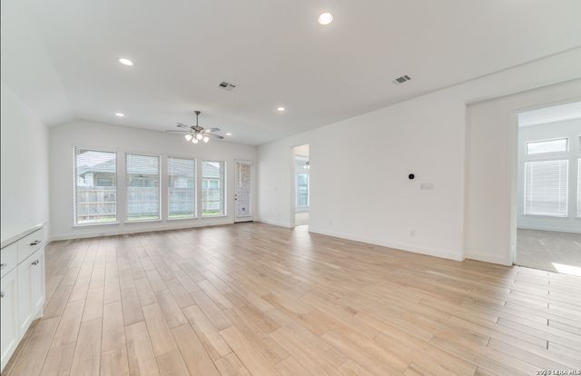 335 Alpine Lks, New Braunfels, TX 78130