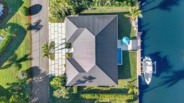 9039 SE Hawksbill Way, Hobe Sound, FL 33455