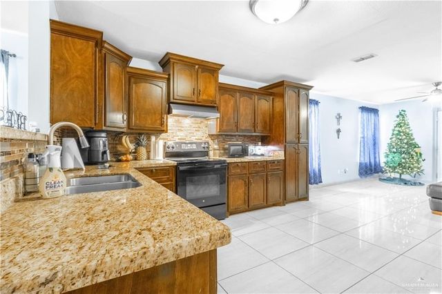 2216 Llano Grande Lane, Edinburg, TX 78542