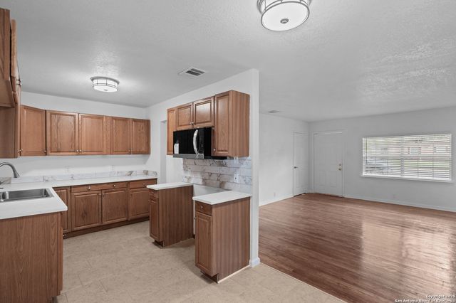 147 Marlena Dr, San Antonio, TX 78213