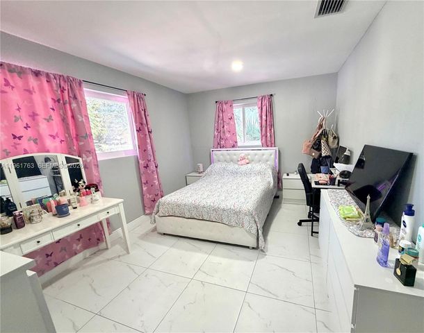 598 E 41st St, Hialeah, FL 33013