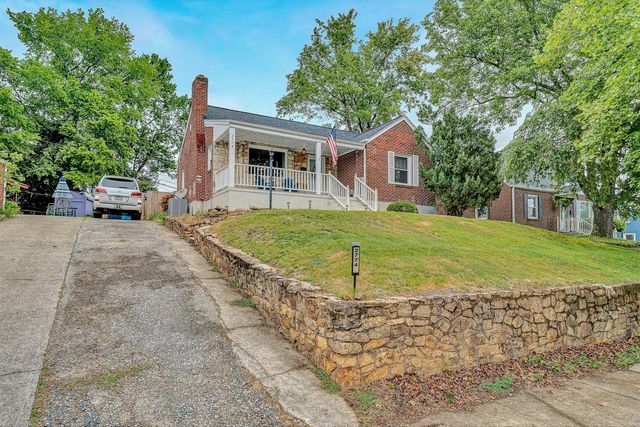 2774 Derwent DR SW, Roanoke, VA 24015