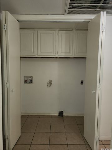 8611 Datapoint Dr Apt 73, San Antonio, TX 78229