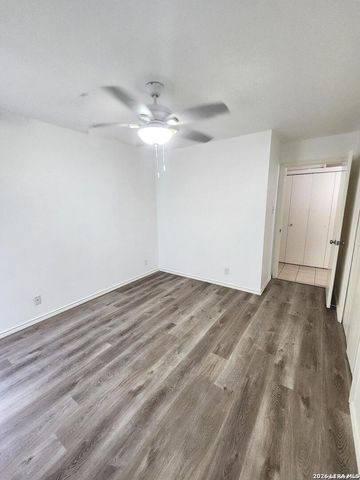 8611 Datapoint Dr Apt 73, San Antonio, TX 78229