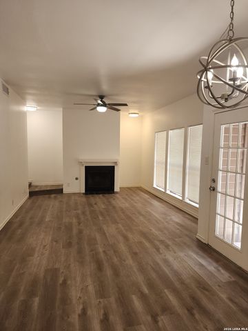 8611 Datapoint Dr Apt 73, San Antonio, TX 78229