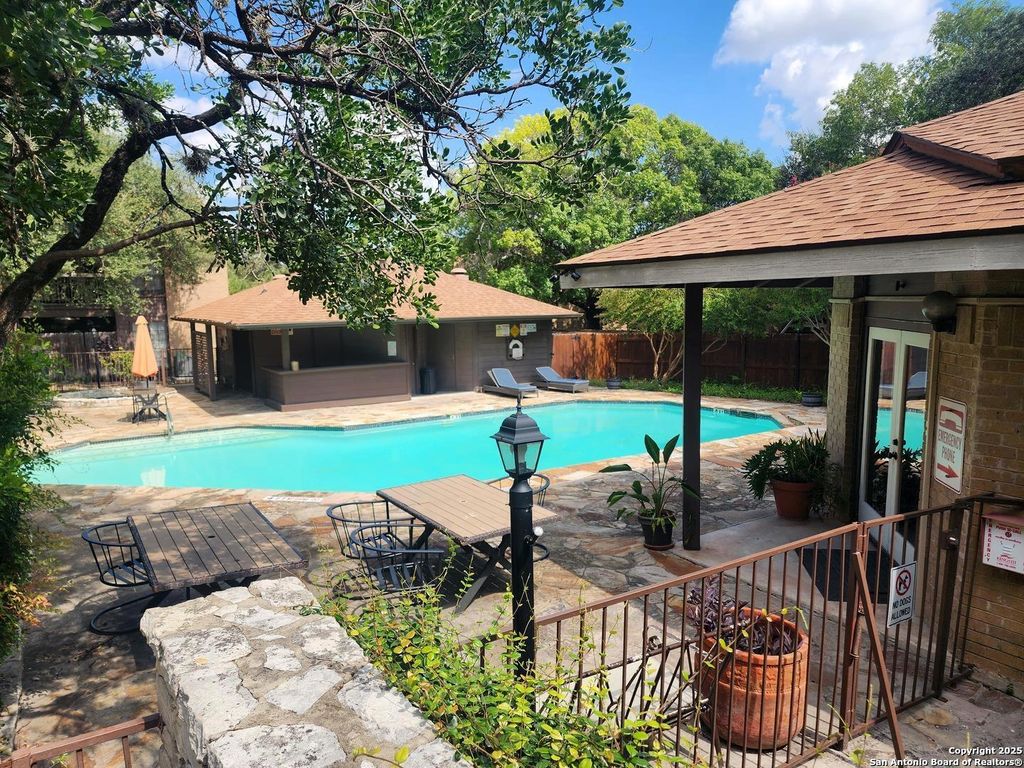 8611 Datapoint Dr Apt 73, San Antonio, TX 78229