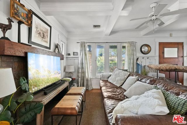 6083 Selma Avenue, Los Angeles, CA 90028