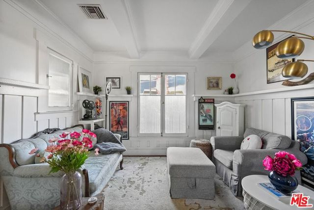 6083 Selma Avenue, Los Angeles, CA 90028