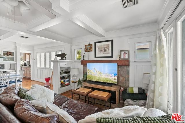 6083 Selma Avenue, Los Angeles, CA 90028