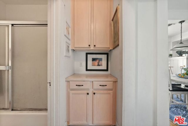 6083 Selma Avenue, Los Angeles, CA 90028