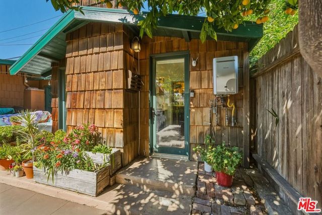 6083 Selma Avenue, Los Angeles, CA 90028