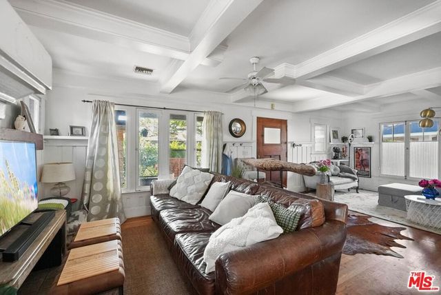 6083 Selma Avenue, Los Angeles, CA 90028