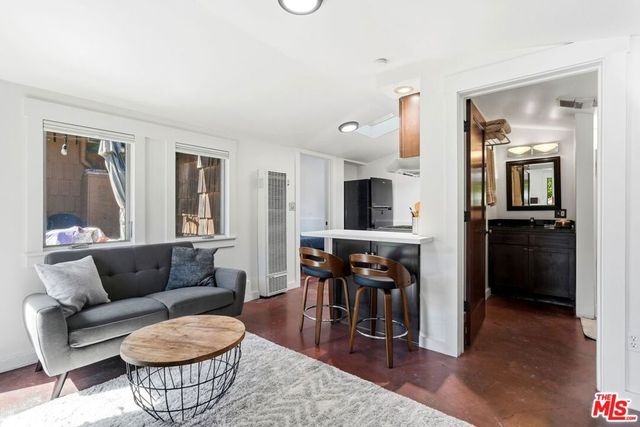 6083 Selma Avenue, Los Angeles, CA 90028