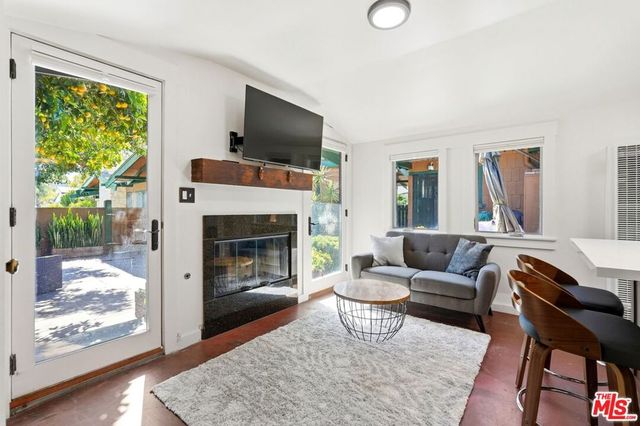 6083 Selma Avenue, Los Angeles, CA 90028