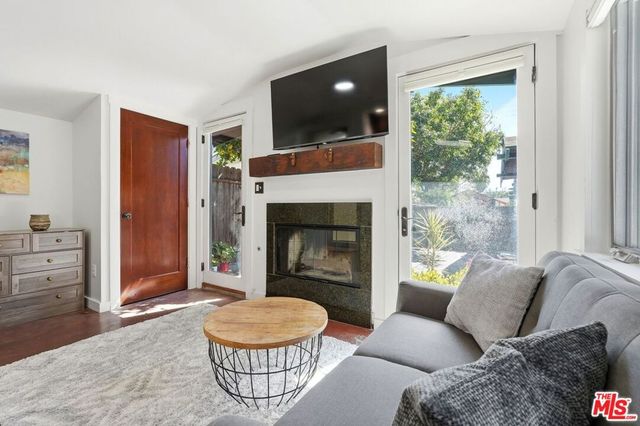 6083 Selma Avenue, Los Angeles, CA 90028