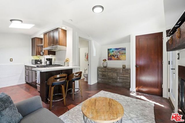 6083 Selma Avenue, Los Angeles, CA 90028