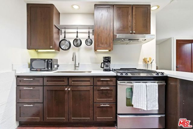 6083 Selma Avenue, Los Angeles, CA 90028