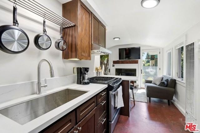 6083 Selma Avenue, Los Angeles, CA 90028