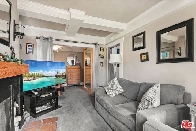 6083 Selma Avenue, Los Angeles, CA 90028