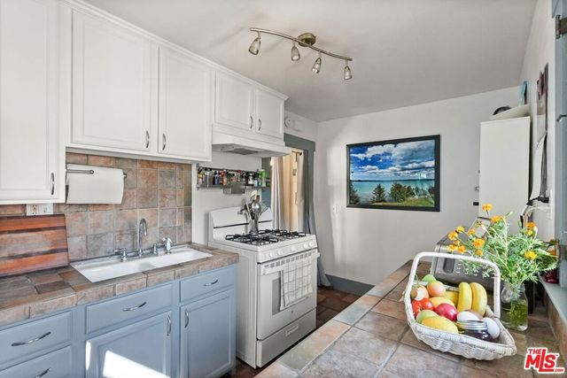 6083 Selma Avenue, Los Angeles, CA 90028