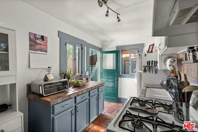 6083 Selma Avenue, Los Angeles, CA 90028