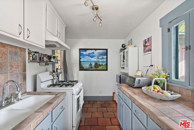 6083 Selma Avenue, Los Angeles, CA 90028