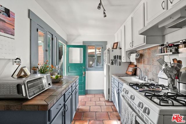 6083 Selma Avenue, Los Angeles, CA 90028