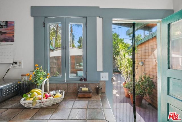 6083 Selma Avenue, Los Angeles, CA 90028