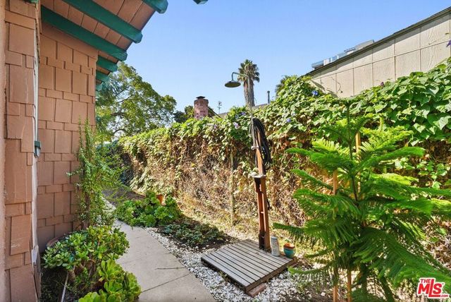 6083 Selma Avenue, Los Angeles, CA 90028