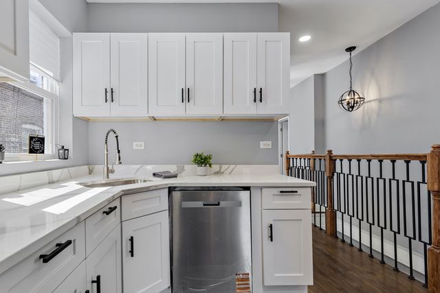 5068 W Congress Parkway, Chicago, IL 60644