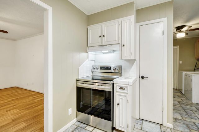 1109 S State Street, Madisonville, TX 77864