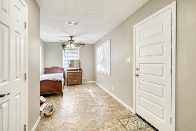 1109 S State Street, Madisonville, TX 77864