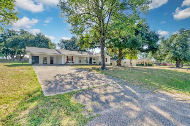 1109 S State Street, Madisonville, TX 77864