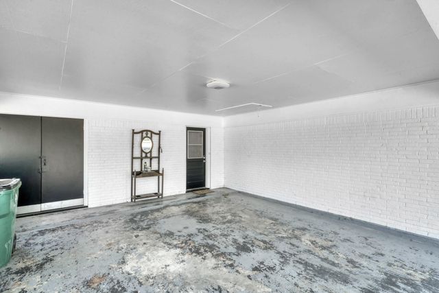 1109 S State Street, Madisonville, TX 77864