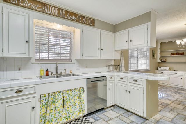 1109 S State Street, Madisonville, TX 77864