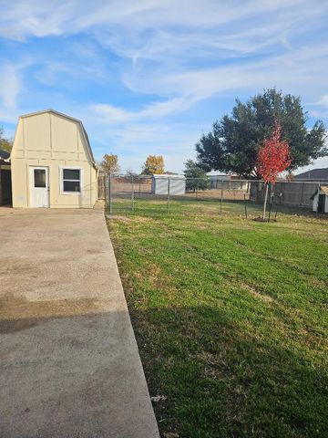 500 Mustang Court, Lavon, TX 75166