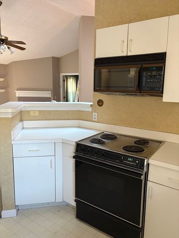 105 Bradford Commons Ln 105, Braintree, MA 02184