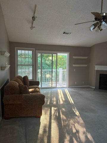 105 Bradford Commons Ln 105, Braintree, MA 02184