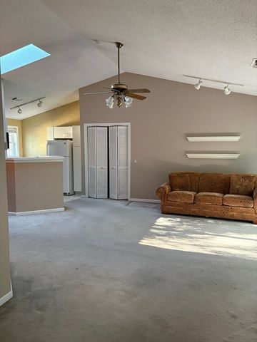 105 Bradford Commons Ln 105, Braintree, MA 02184
