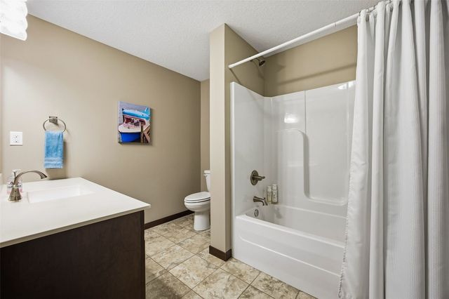 513 Majestic Oak, Solon, IA 52333