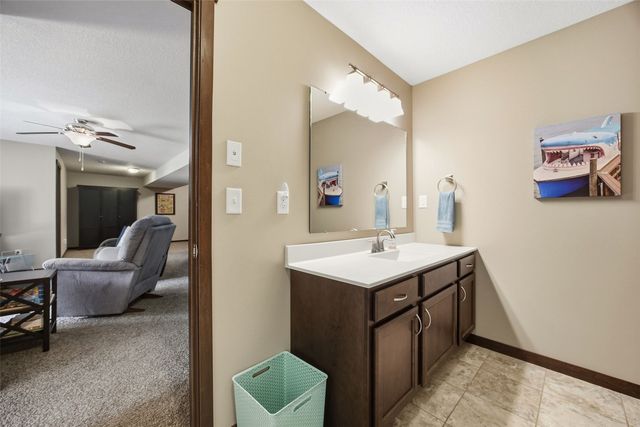 513 Majestic Oak, Solon, IA 52333